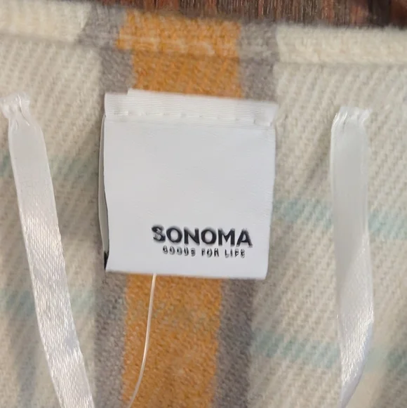 New With Tags Sonoma Plaid Fleece Wrap - Picture 2 of 5